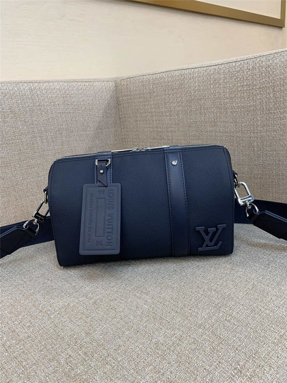 Louis Vuitton CITY KEEPALL M11602 size：27x17x13cm 2025 new 